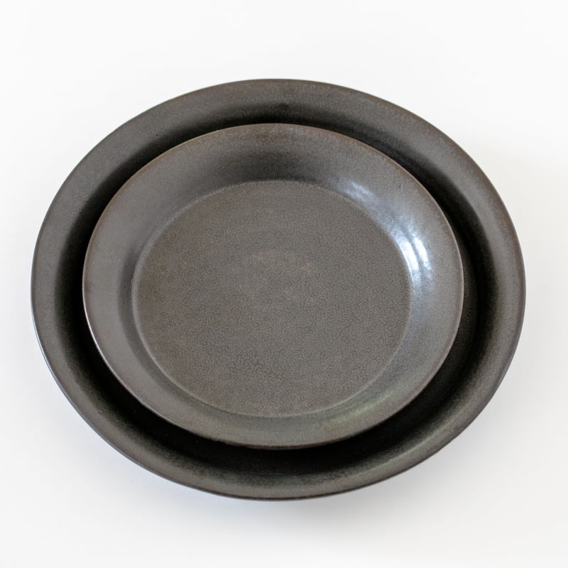 陶器製の黒と青のプレート 桔梗プレート 黒陶【3サイズ】（190-230）