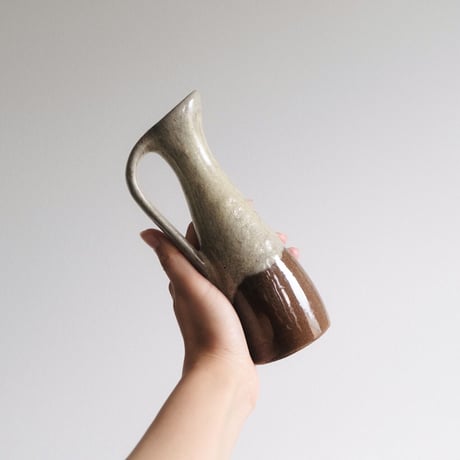 brown separate vase