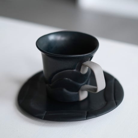 深見達希 layer mug [black]
