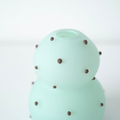 umu vase dot - emerald × brown-