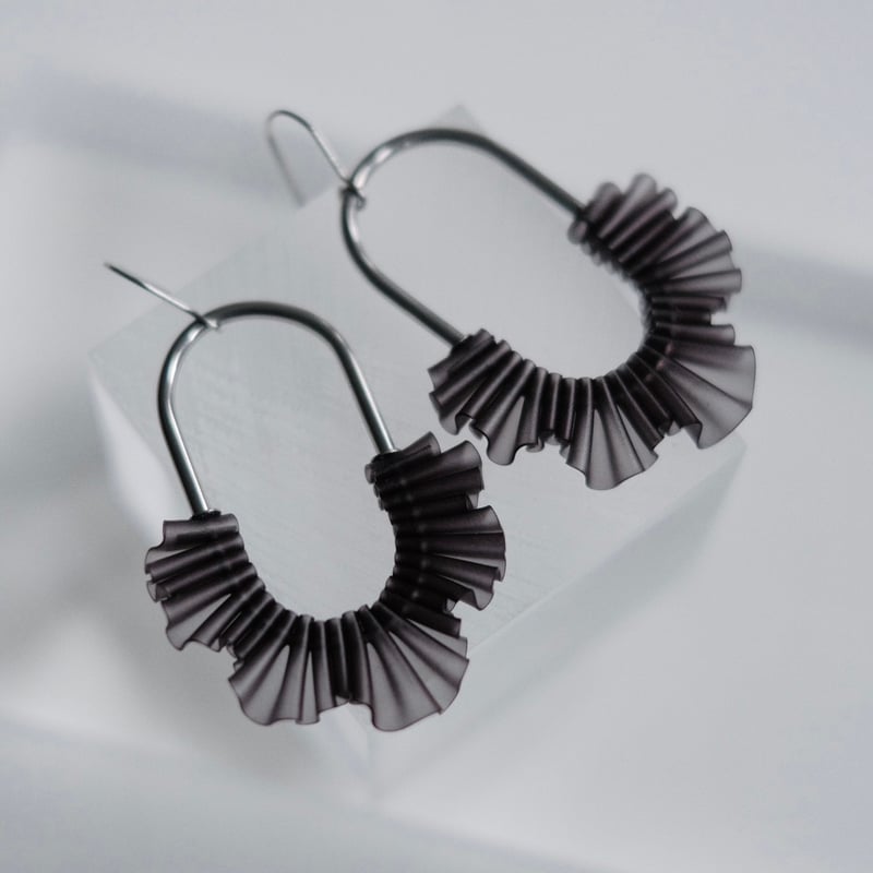 nooca PVC oval hook pierce / earring ・black | 酢橘堂
