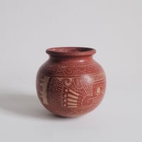 red round vase