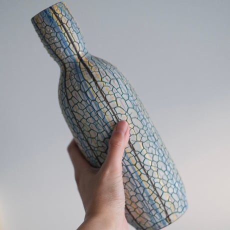 crack ceramic vase