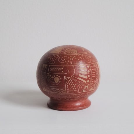red round vase