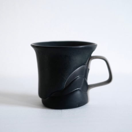 深見達希 layer mug [black]