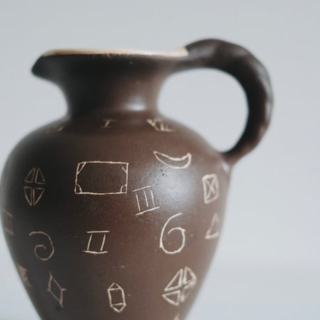 drawing ceramic vase