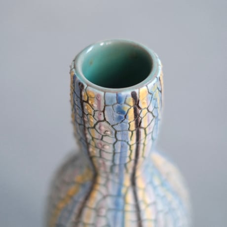 crack ceramic vase