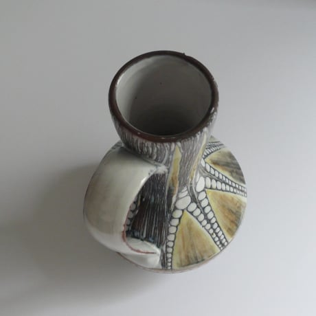 Drawing ceramic vase