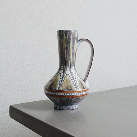 Drawing ceramic vase