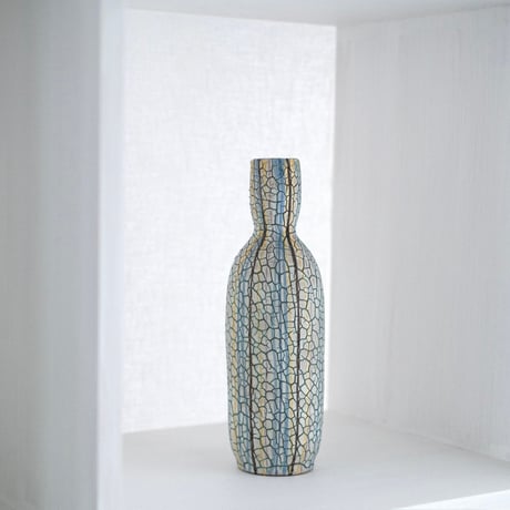 crack ceramic vase