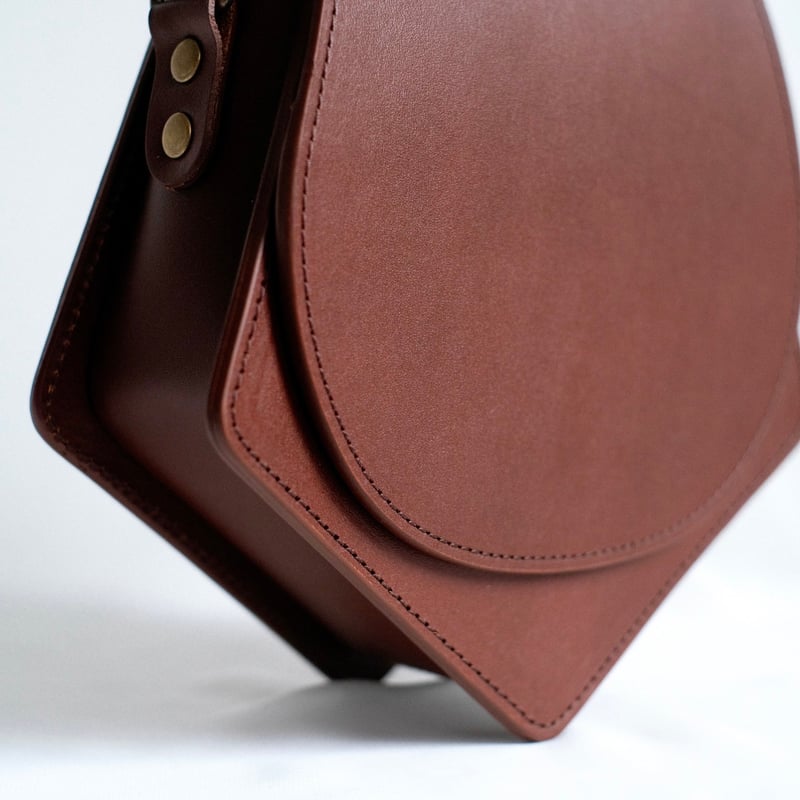leather shoulder penta brown | 酢橘堂