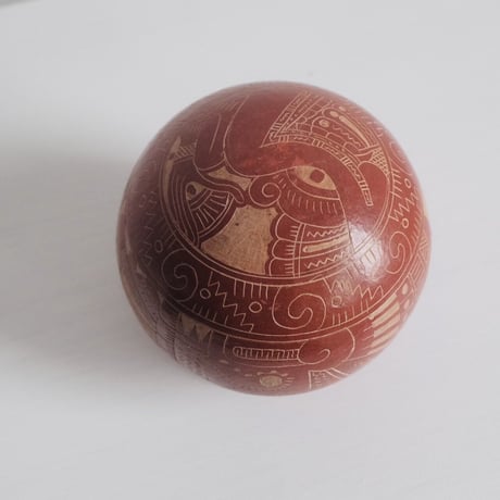 red round vase