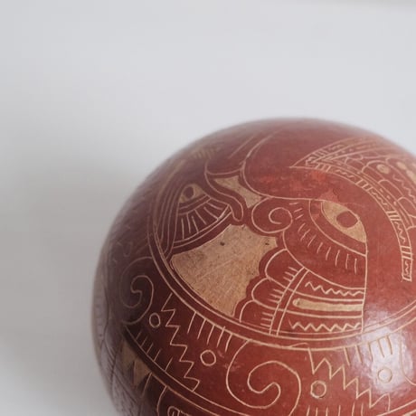red round vase
