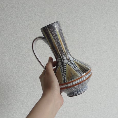 Drawing ceramic vase