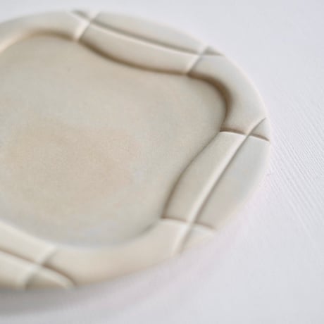 深見達希 layer plate [beige]