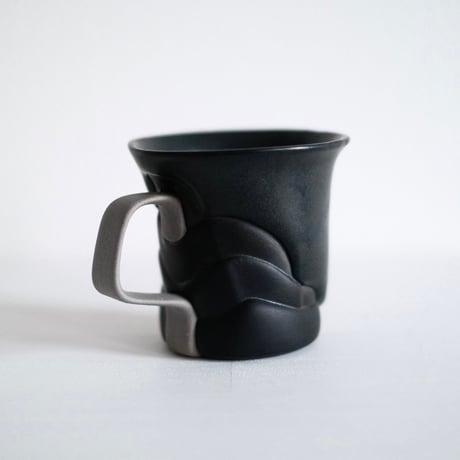 深見達希 layer mug [black]