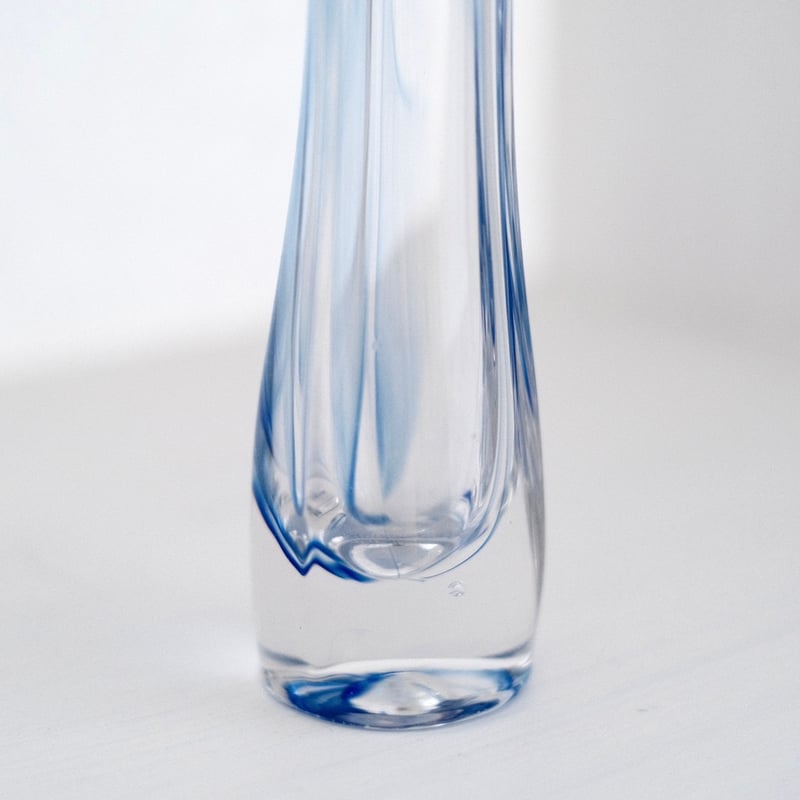 花瓶 水刺し 透明なブルー 花瓶 水刺し 透明なブルー