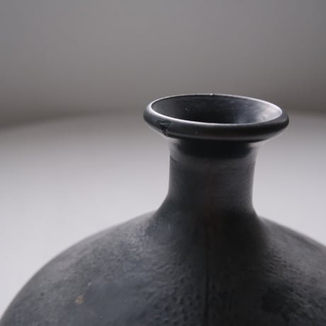 black slime vase