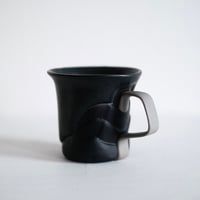 深見達希 layer mug [black]