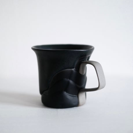 深見達希 layer mug [black]