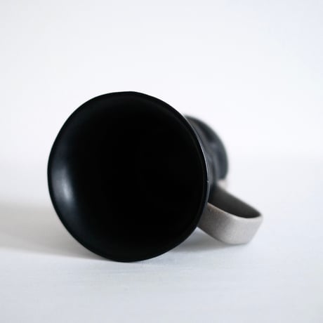 深見達希 layer mug [black]