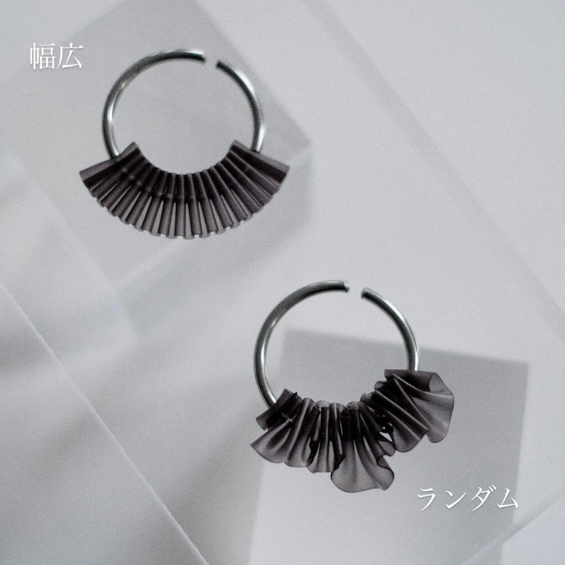 058☻ハンドメイド*モノトーンボタン 大ぶり クリップ イヤーカフ nooca PVC ear cuff ・black | 酢橘堂