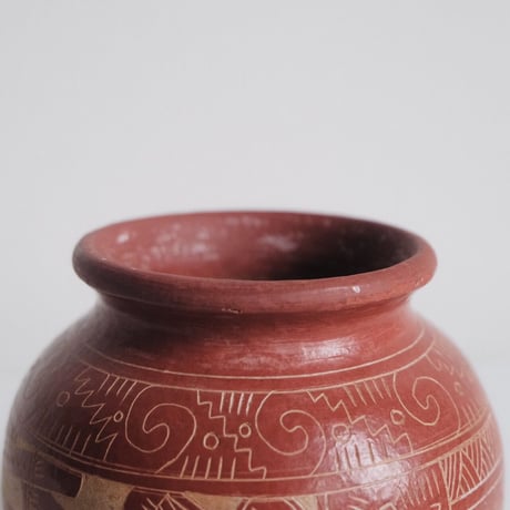 red round vase