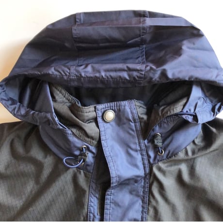 Columbia / Nylon insulation 2tone Jacket with hood