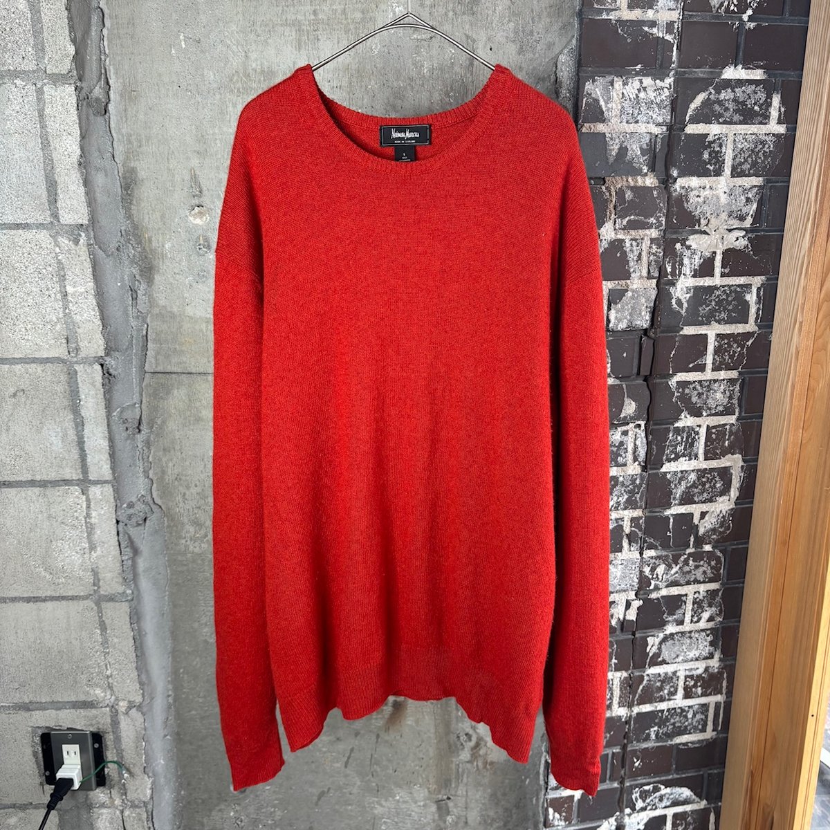 Neiman Marcus” cashmere knit sweater made in S