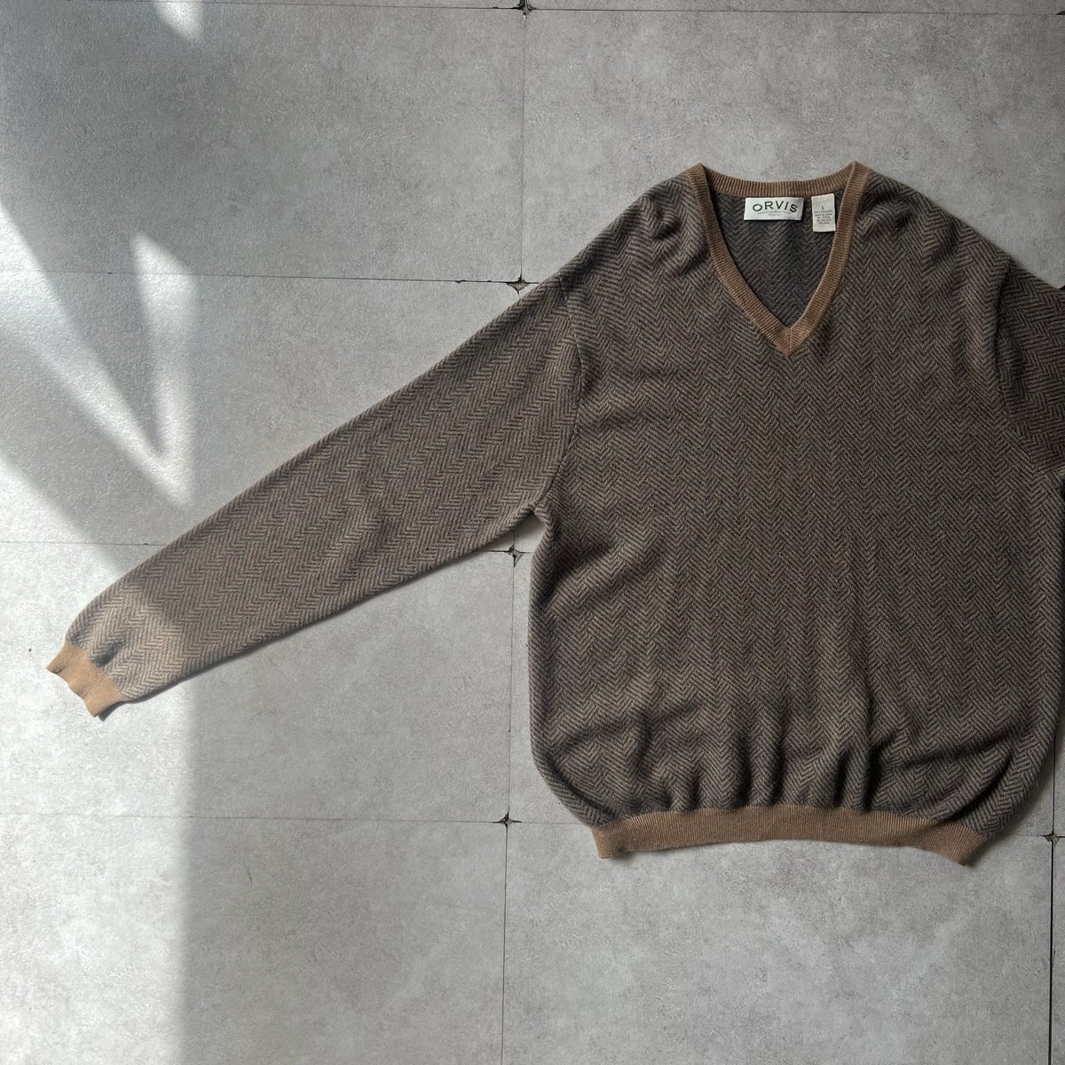 Orvis v-neck herringbone cashmere knit | sui & 