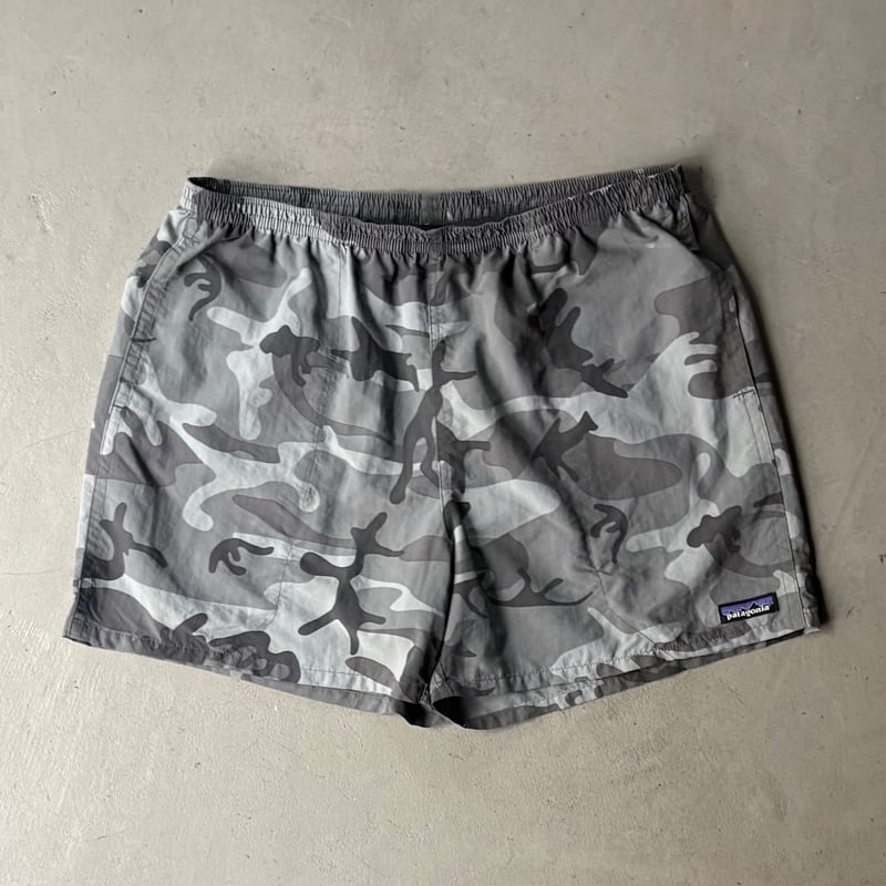 パタゴニア　美品 2017 バギーズ カモショーツ 5インチ XS グレー 迷彩 2017 Patagonia baggies shorts “Forest Camo” | s