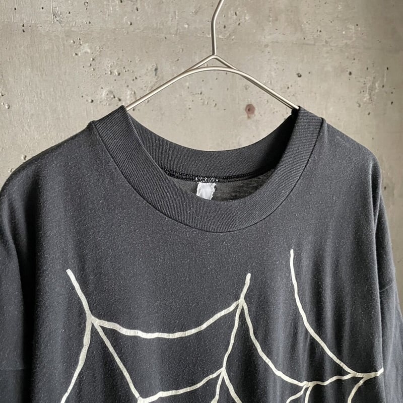 90s spider web print tee | sui & shara