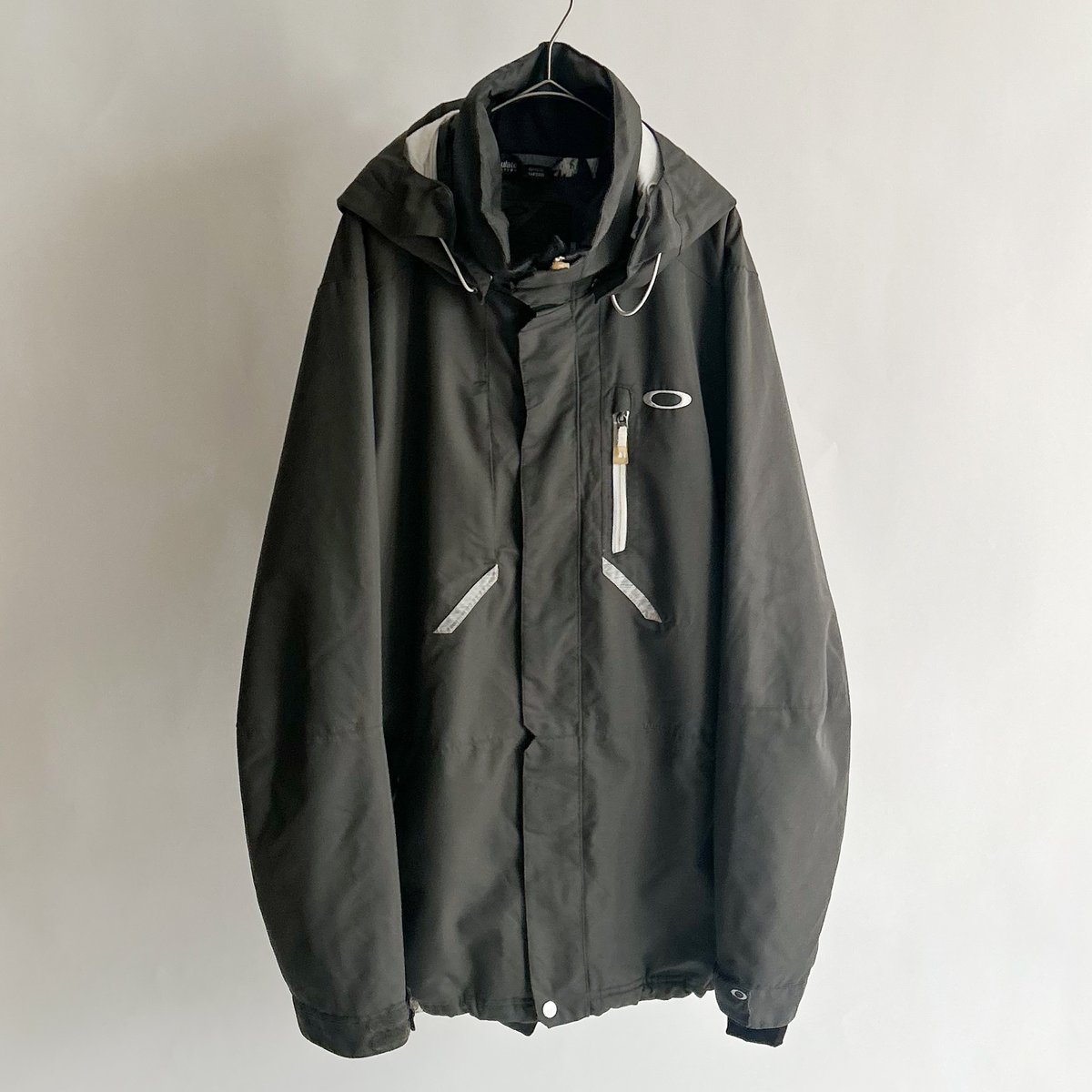 00s Oakley ski jacket | sui & shara 00s Oakley ski jacket | sui & shara