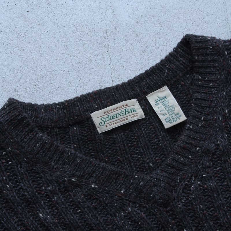 90s St.John's Bay nep design V-neck knit sweate