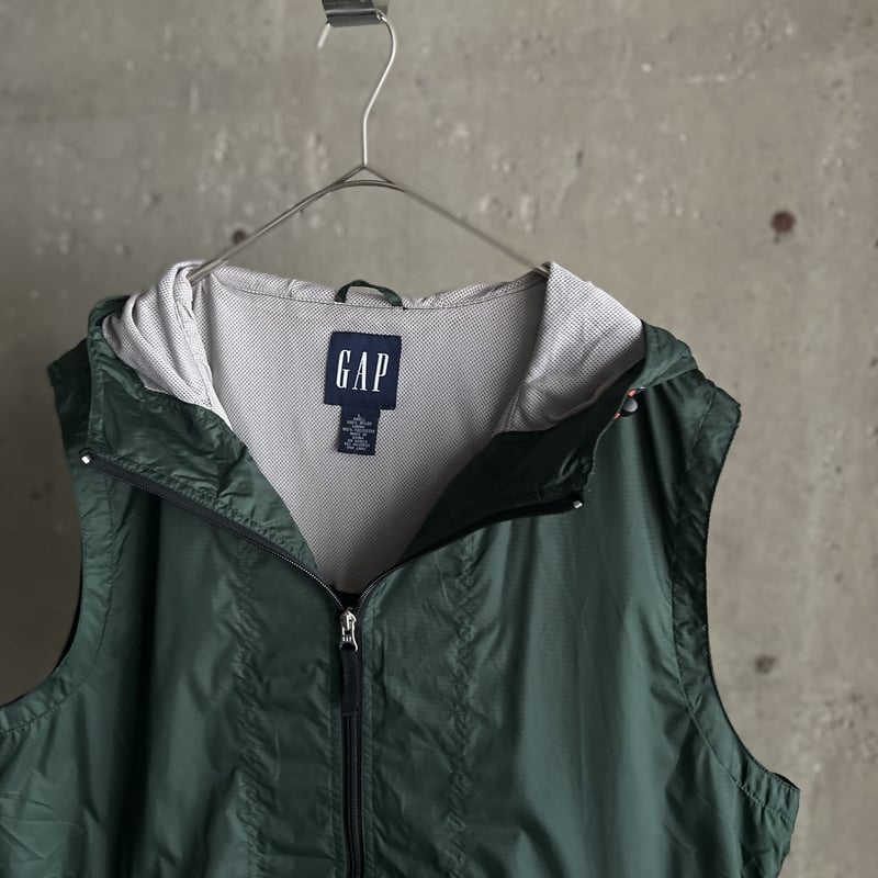 90s GAP nylon vest | sui & shara