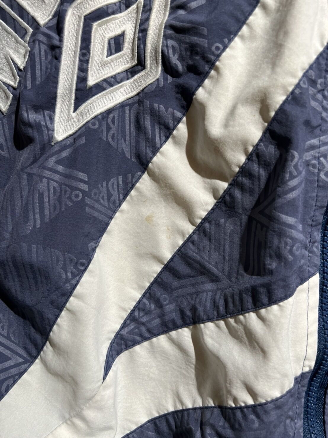 90s UMBRO nylon jacket | sui & shara 90s UMBRO nylon jacket | sui & shara