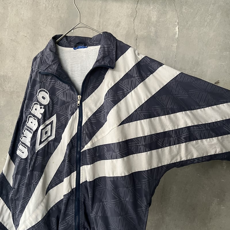 90s UMBRO nylon jacket | sui & shara 90s UMBRO nylon jacket | sui & shara