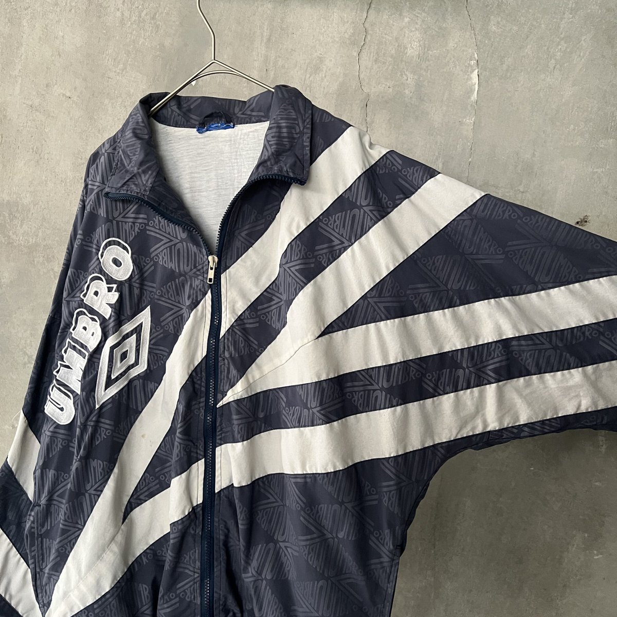 90s UMBRO nylon jacket | sui & shara 90s UMBRO nylon jacket | sui & shara