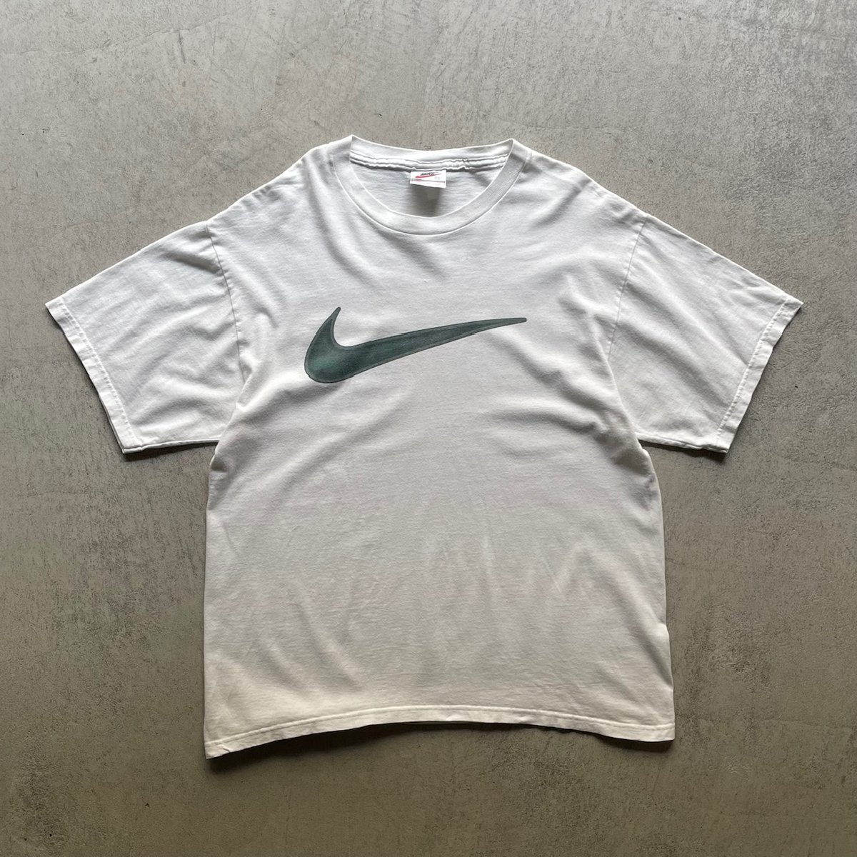 トップス 90s NIKE tee 90s NIKE swoosh print tee | sui & shara