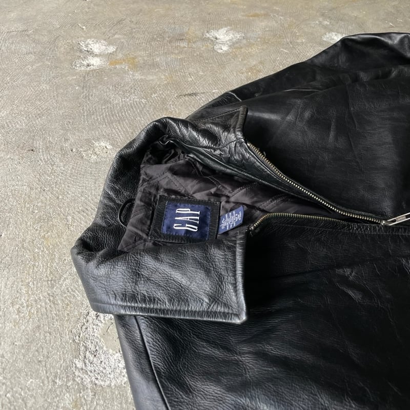 90s GAP leather zip up jacket | sui & shara 90s GAP leather zip up jacket | sui & shara
