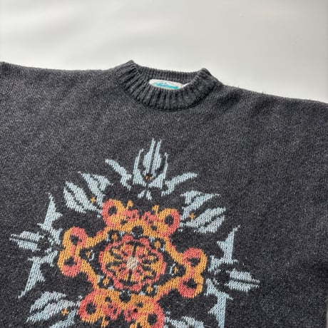 ~90's Sun burst motif intarsia knit