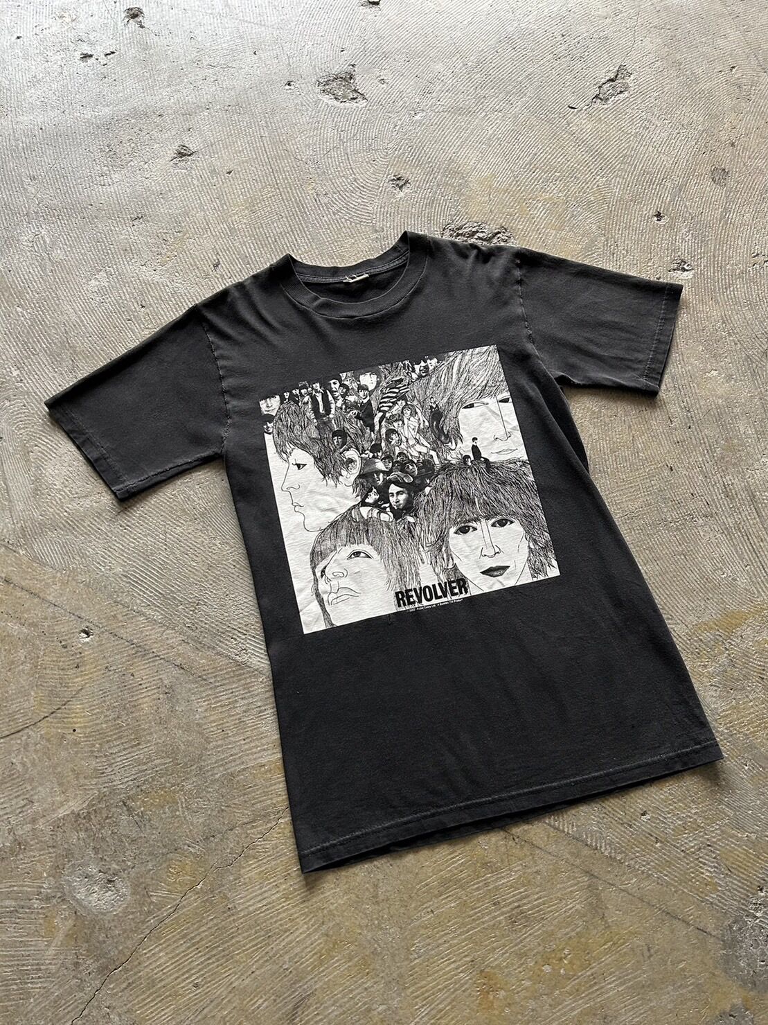 ビートルズ REVOLVER Tシャツ ビートルズ『Revolver Cover Tracklist Tee』発売！|グッズ