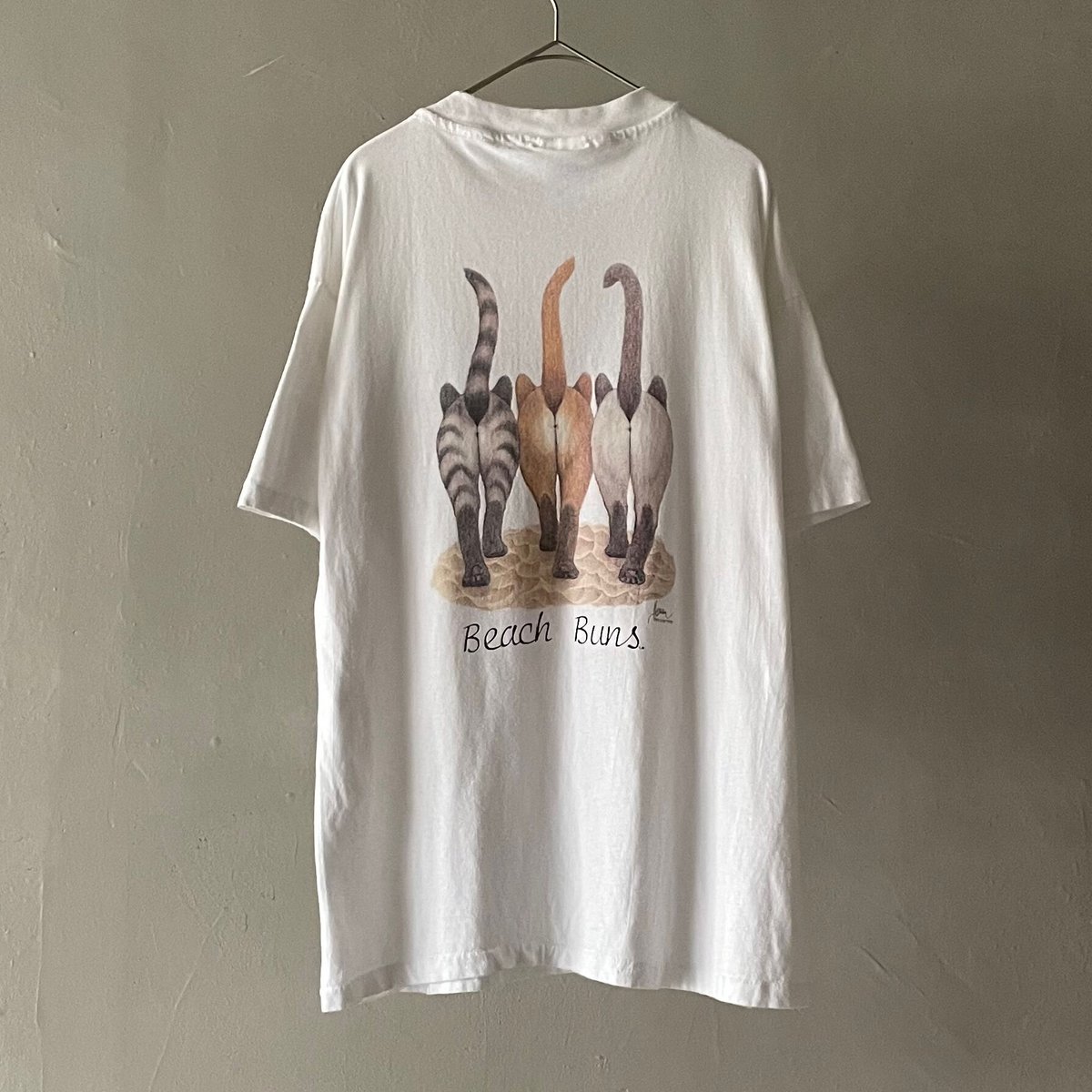 Hanes製 ボブハリソン 猫 薔薇 アート プリント 裾結びデザイン Tシャツ Hanes製 ボブハリソン 猫 薔薇 アート プリント 裾結びデザイン