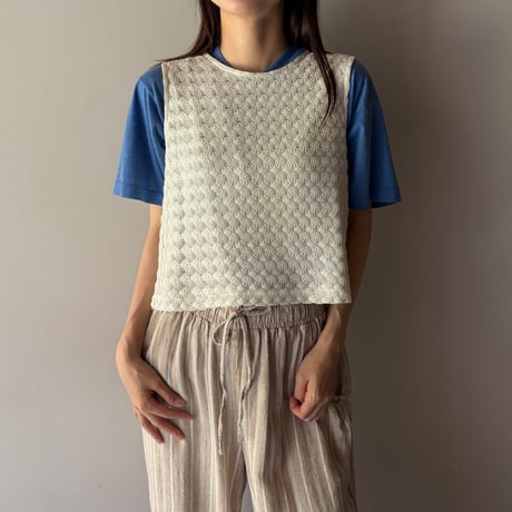 Back button design lace vest