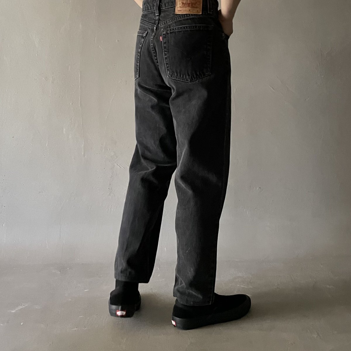 90s Levis 560 black denim pants | sui & shara