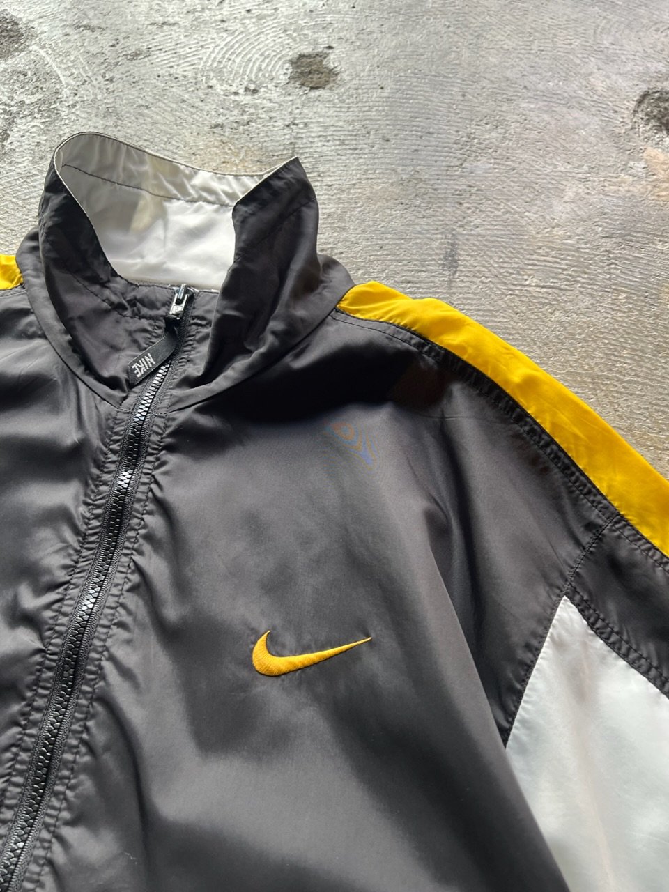 90s NIKE nylon jacket | sui & shara 90s NIKE nylon jacket | sui & shara
