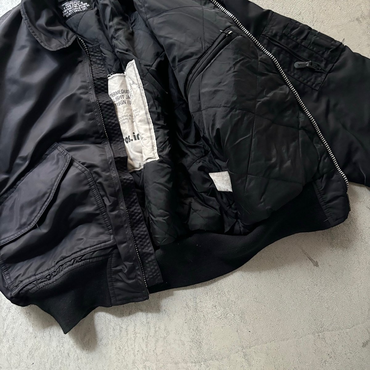 90s Schott CWU-R flight jacket | sui & shara 90s Schott CWU-R flight jacket | sui & shara