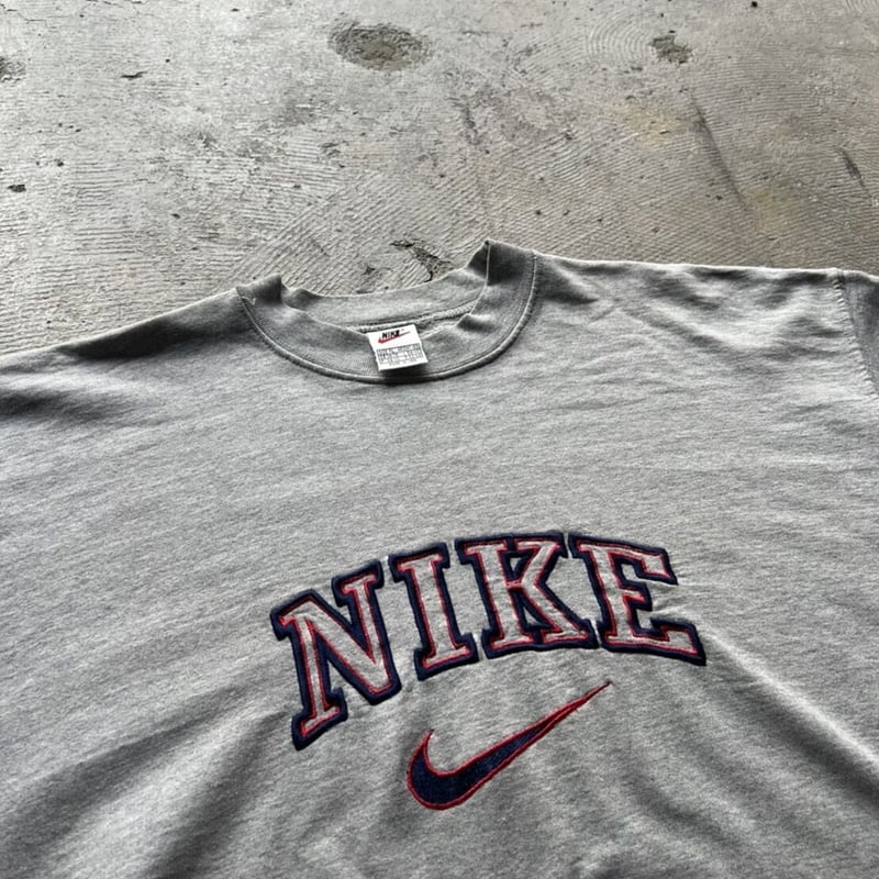 90s NIKE logo sweat Made in USA | sui & shara 90s NIKE logo sweat Made in USA | sui & shara