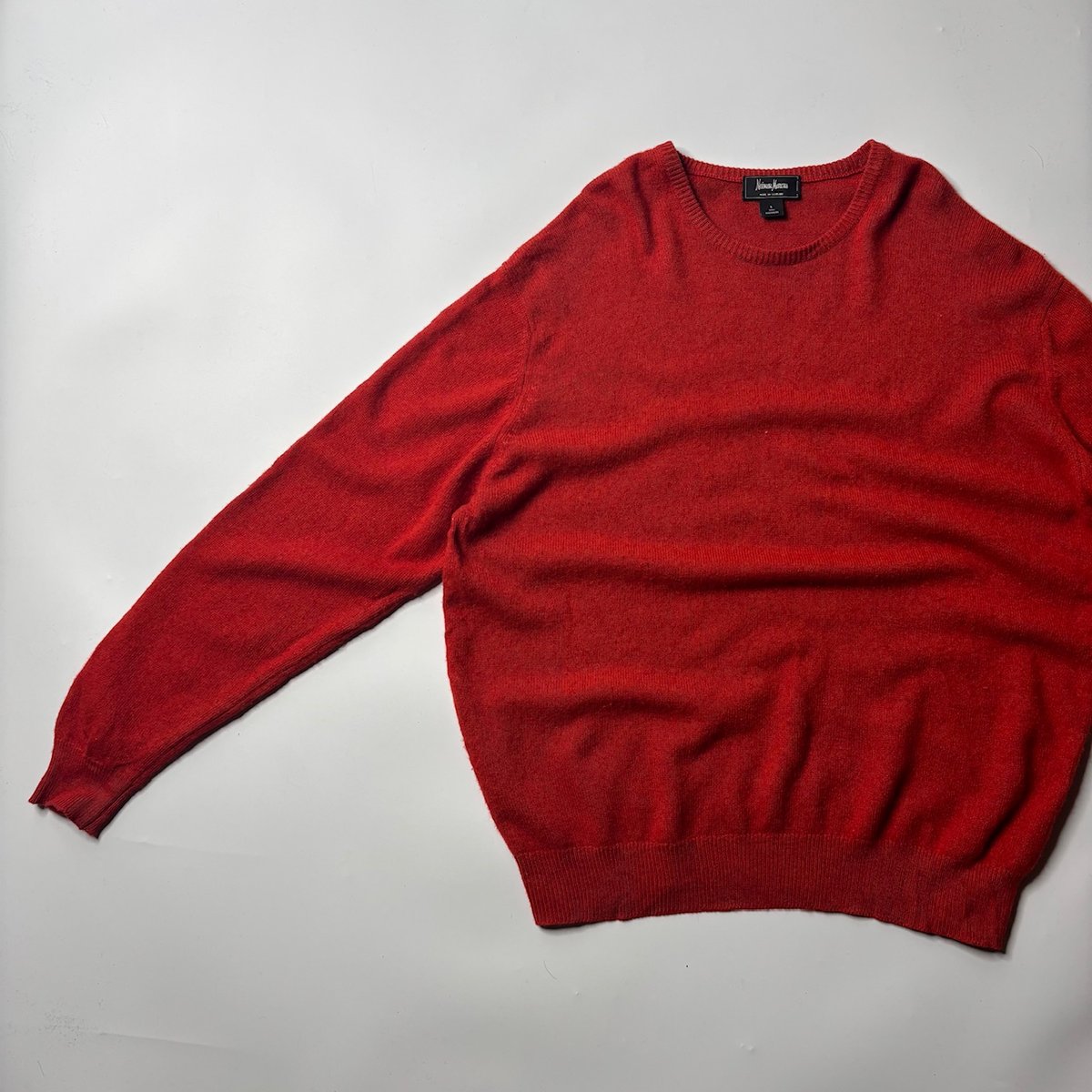 Neiman Marcus” cashmere knit sweater made in S