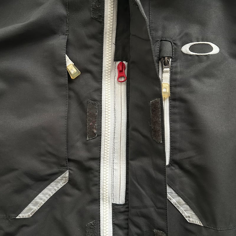 00s Oakley ski jacket | sui & shara 00s Oakley ski jacket | sui & shara